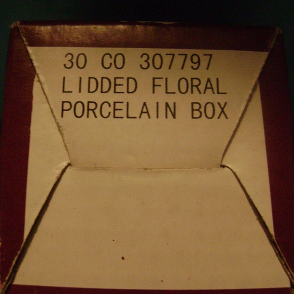 Victorian Trading Co. Floral Porcelain Trinket box - Picture 4 of 8